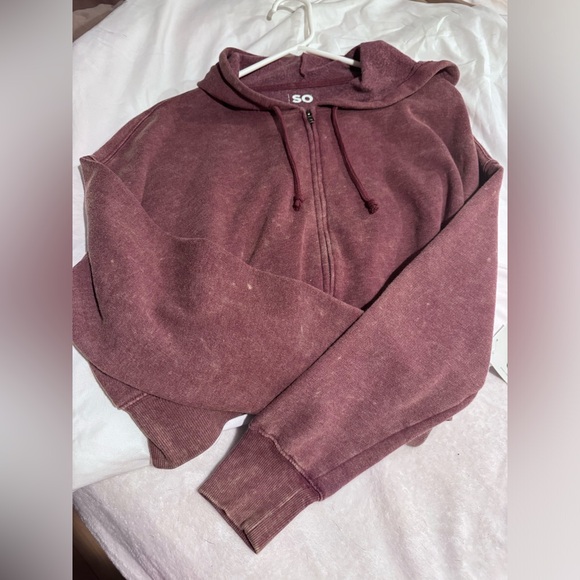 Maroon sweatshirt. Zip up hoodie, cropped. SO NWT - Picture 2 of 6